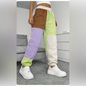 Simons Twik
Colorblock Joggers/ woman’s size M